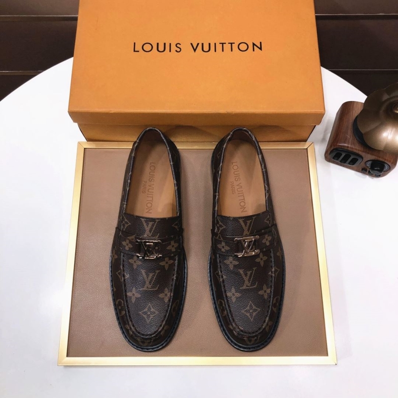 G*u*i leather shoes